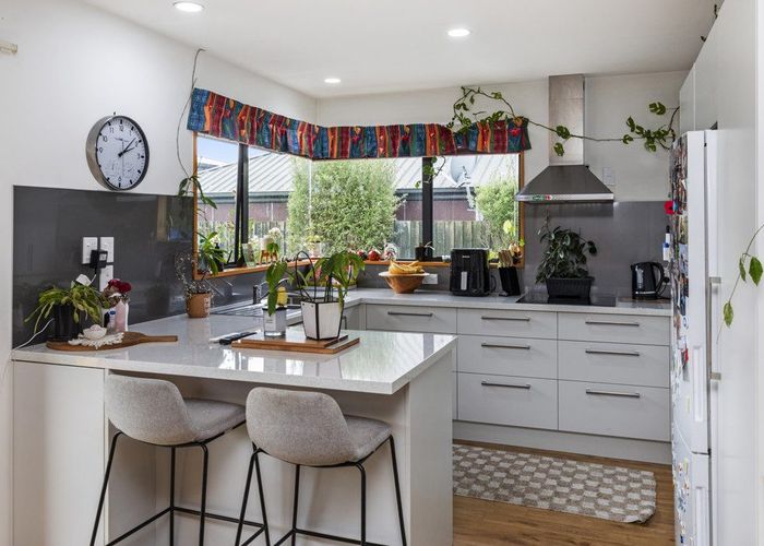  at 2/14 Farquhars Road, Redwood, Christchurch City, Canterbury