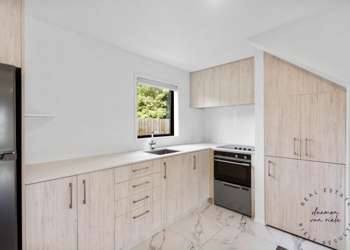  at 4/17 Lowtherhurst Road, Massey, Auckland