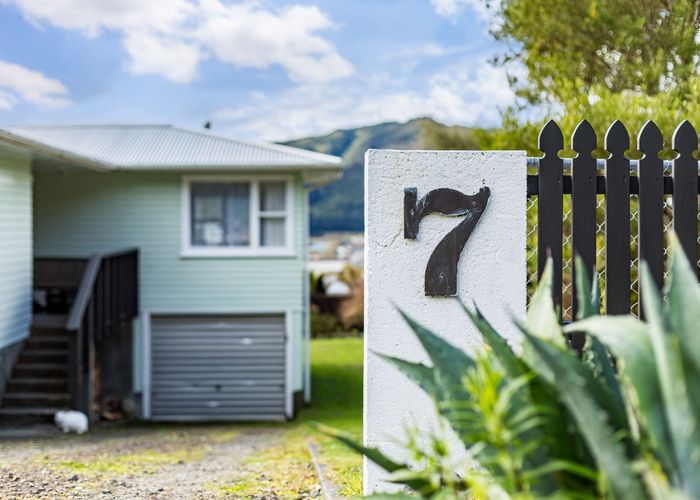  at 7 Reid Road, Wainuiomata, Lower Hutt, Wellington