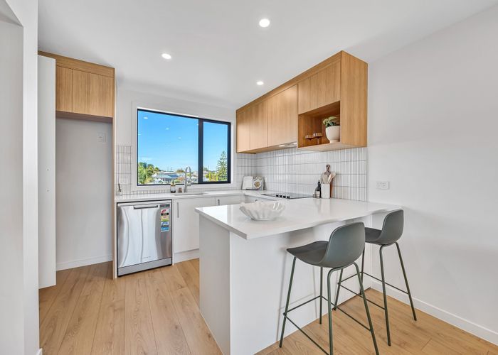  at 3 Bed/30 Kanapa Road, Northcross, North Shore City, Auckland