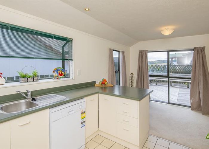  at 16 Kentwood Drive, Woodridge, Wellington