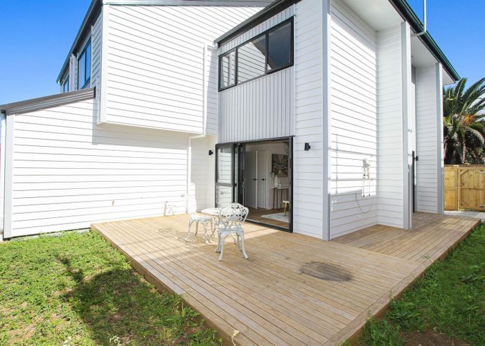  at 35E Tamatea Avenue, Point England, Auckland