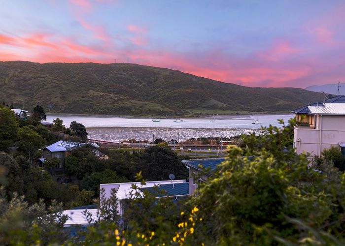  at 8 Paremata Drive, Paremata, Porirua, Wellington