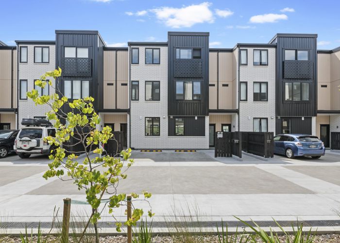  at 11/28 Pennant Street, Long Bay, North Shore City, Auckland