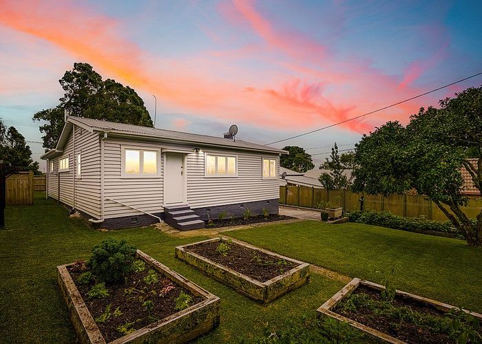 at 10 West Lynn Road, Titirangi, Auckland