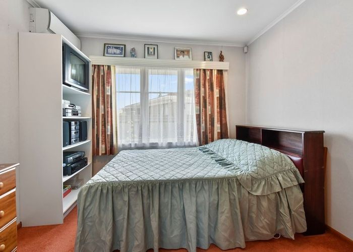  at 6 Lansdown Avenue, Papatoetoe, Manukau City, Auckland