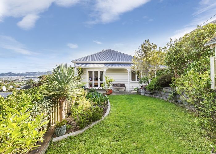  at 43 Nevay Road, Karaka Bays, Wellington