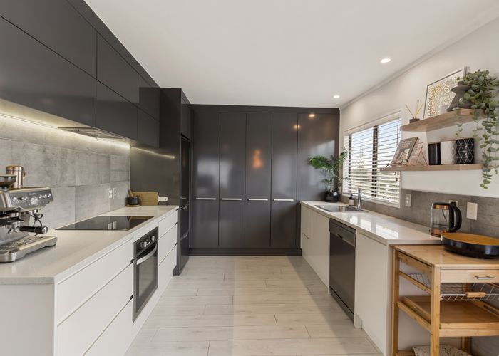  at 2/93 Ferndale Road, Mount Wellington, Auckland
