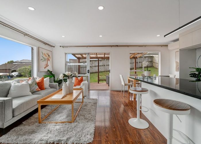  at 1/4 Clare Place, Glenfield, North Shore City, Auckland