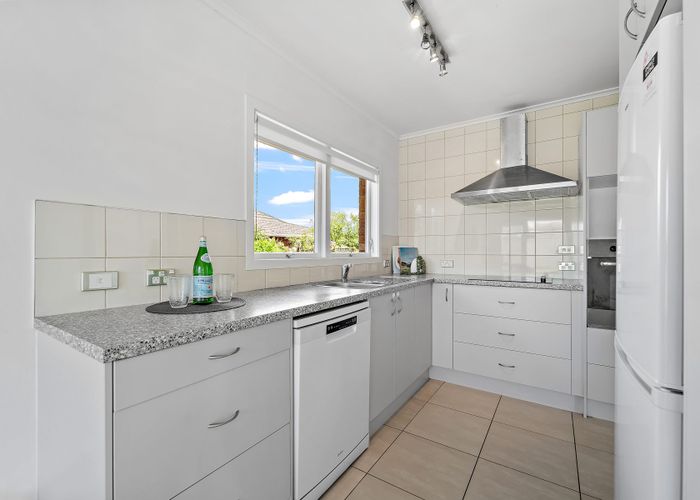 at 1/49 Shakespeare Road, Milford, Auckland