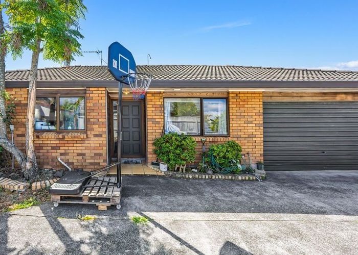  at 2/152 Whitford Road, Somerville, Manukau