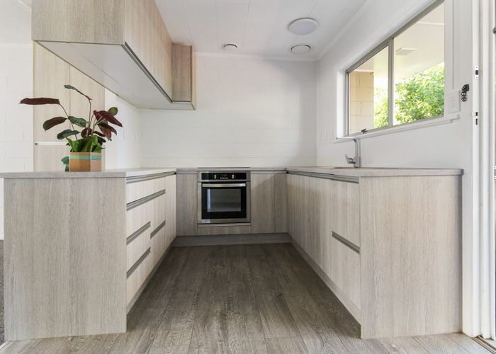  at 2/7 Mckenzie Road, Mangere Bridge, Auckland