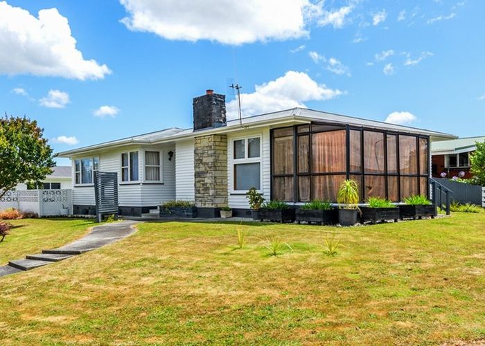  at 10 Wairau Place, Kelvin Grove, Palmerston North