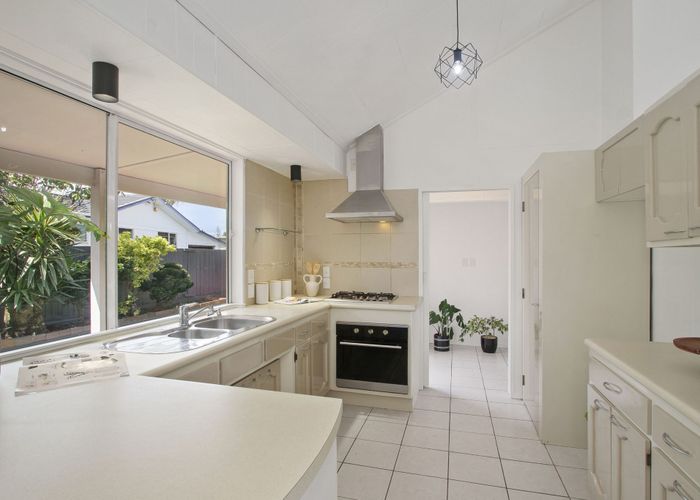  at 2/127 Swanson Road, Henderson, Auckland
