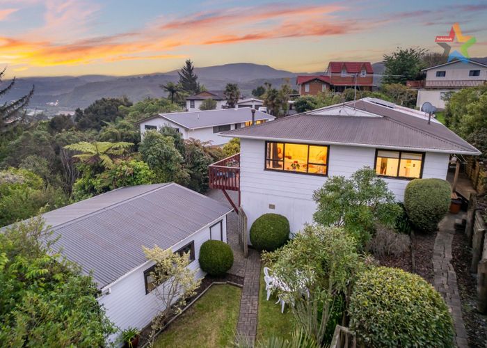  at 2/96 Lord ST, Stokes Valley, Lower Hutt
