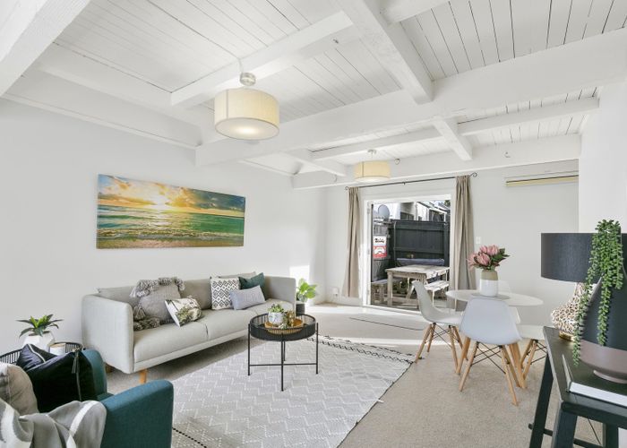  at 130 Akaroa Drive, Maupuia, Wellington