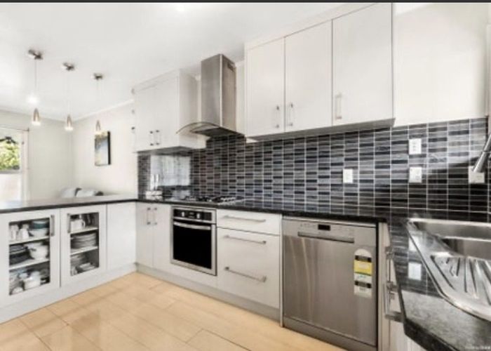  at 2/1 Bellamy Place, Blockhouse Bay, Auckland