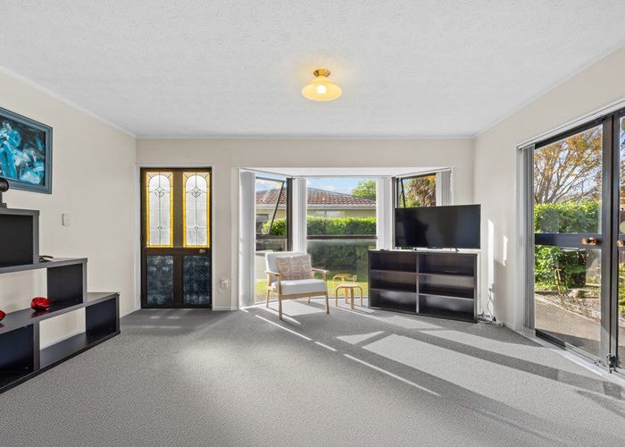  at 2/6 Dillimore Avenue, Pakuranga, Manukau City, Auckland
