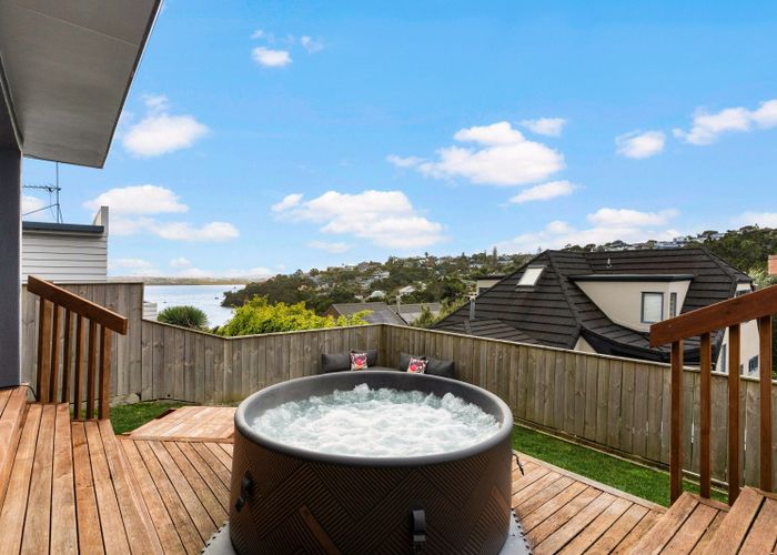  at 2/87 Island Bay Road, Beach Haven, Auckland