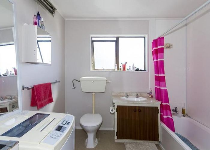 at 2/27 Cheltenham Terrace, Newlands, Wellington