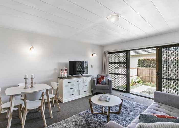  at 2/62 Great South Road, Papatoetoe, Auckland