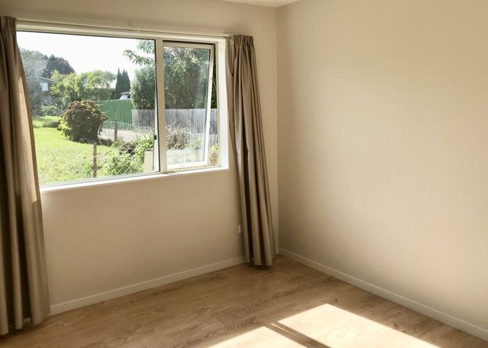  at 33B Hutchinsons Road, Bucklands Beach, Manukau City, Auckland