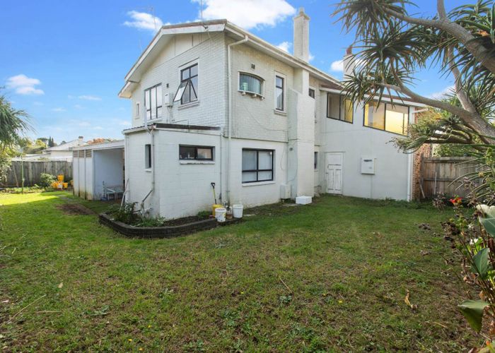  at 6 Wairere Avenue, Mount Albert, Auckland