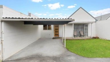  at 2/21 Takanini Road, Takanini
