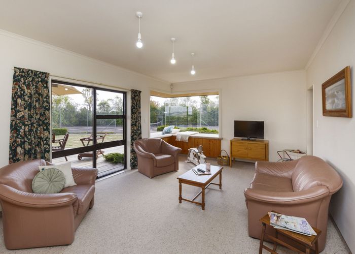  at 515 Roberts Line, Kelvin Grove, Palmerston North