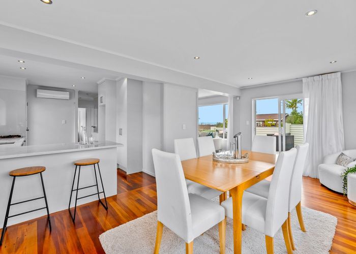 at 1/30 Montgomery Avenue, Rothesay Bay, North Shore City, Auckland