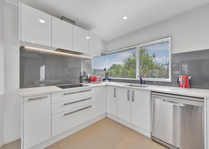 at 6 Hanly Close, West Harbour, Auckland