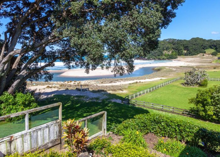  at 118 Bambury Place, Onemana, Whangamatā