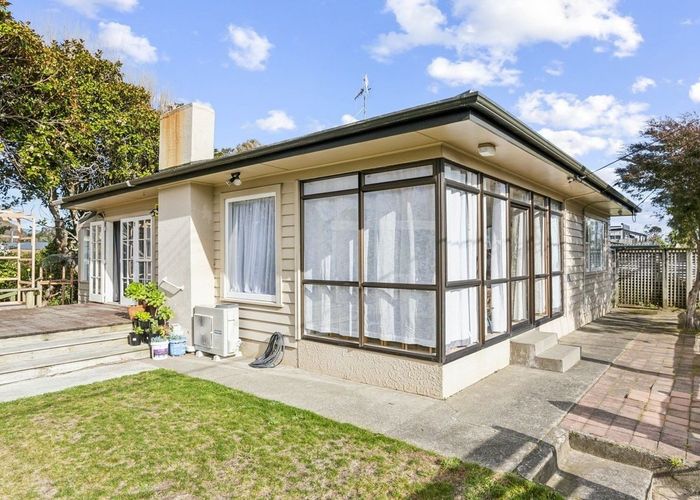  at 16 Eatwell Avenue, Paraparaumu Beach, Kapiti Coast, Wellington