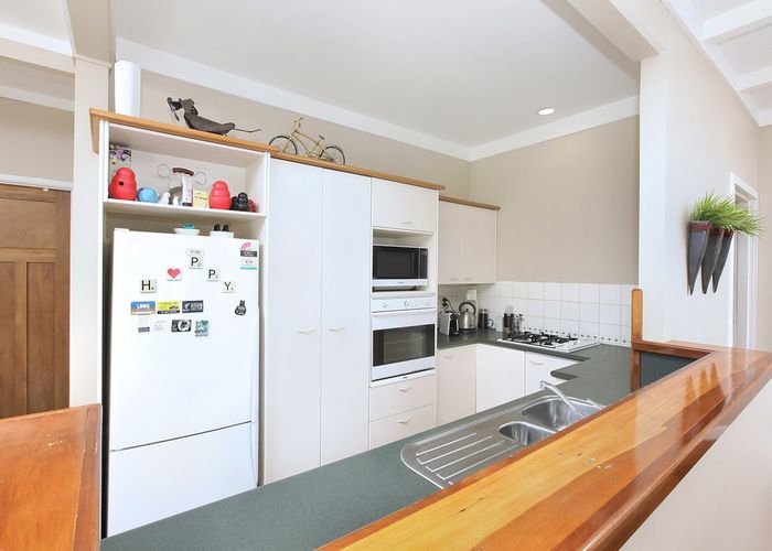  at 60 Huia Road, Point Chevalier, Auckland