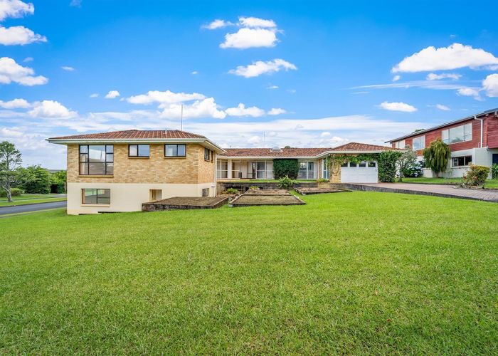  at 2 Pendene Place, Forrest Hill, Auckland