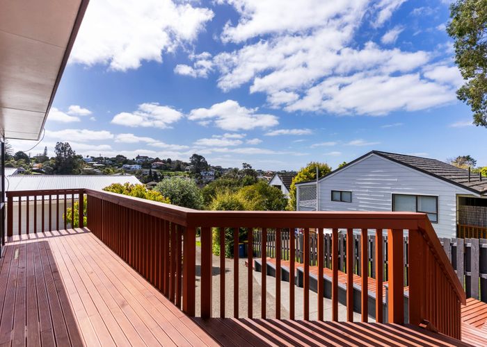  at 2/75 Langana Avenue, Browns Bay, North Shore City, Auckland