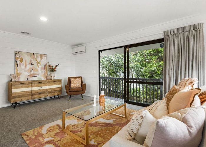  at 2/21 Tahu Crescent, Sunnynook, North Shore City, Auckland