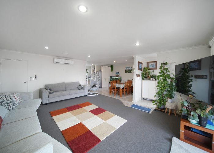  at 8 Aspenwood Place, Favona, Auckland