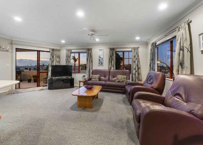  at 2/161 Bucklands Beach Road, Bucklands Beach, Manukau City, Auckland