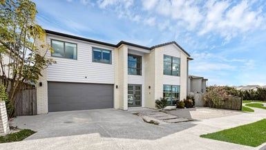  at 8 Cloghfin Place, Flat Bush, Auckland