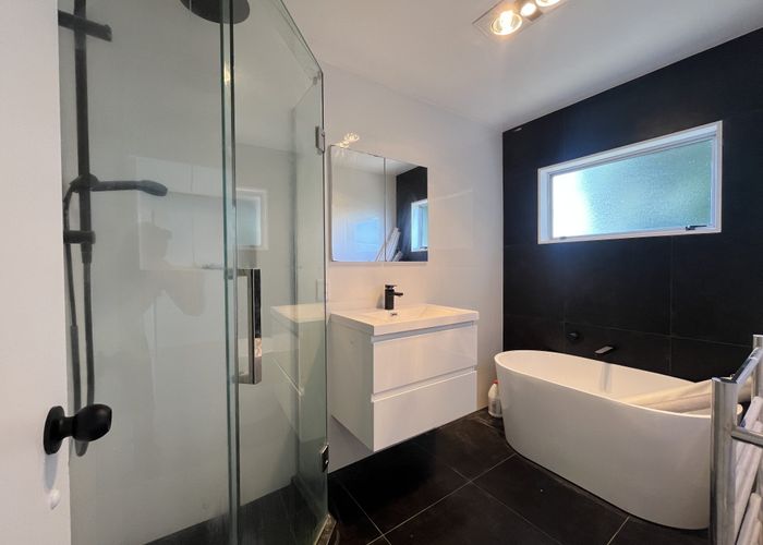 at 1/83 Manuka Road, Glenfield, North Shore City, Auckland