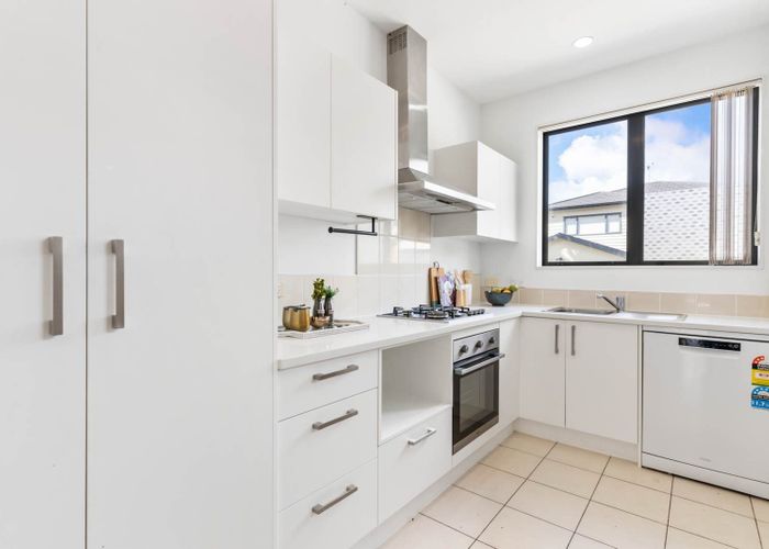  at 48/22 Northcross drive, Oteha, North Shore City, Auckland