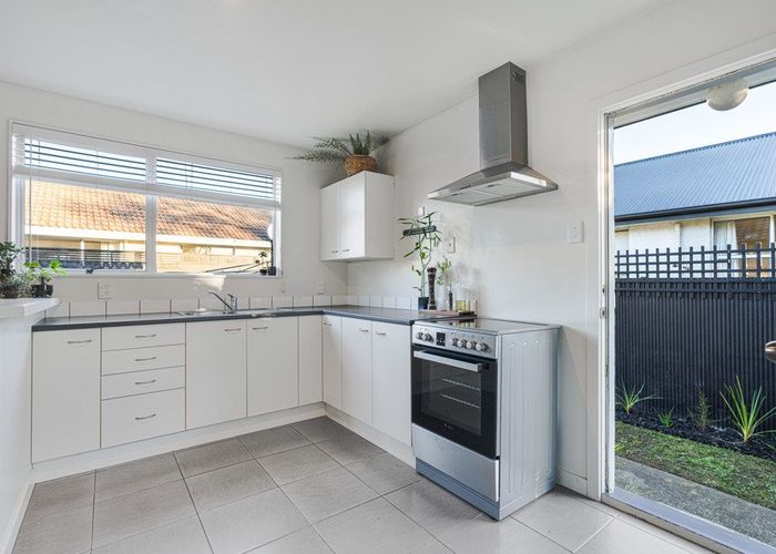  at 2/176 Riverlaw Terrace, Saint Martins, Christchurch