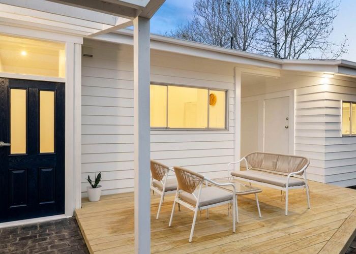  at 11 Geoffrey Road, Torbay, Auckland