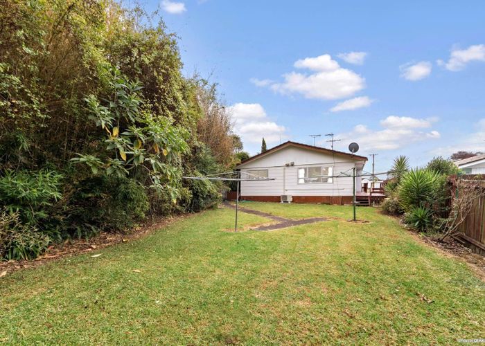  at 2/18 Wattle Road, Sunnyvale, Waitakere City, Auckland
