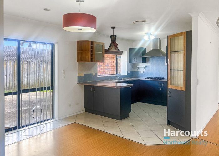  at 4 Falcarragh Crescent, Flat Bush, Manukau City, Auckland