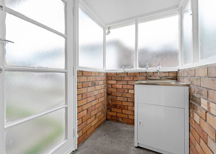  at 2/180 Archers Road, Glenfield, Auckland