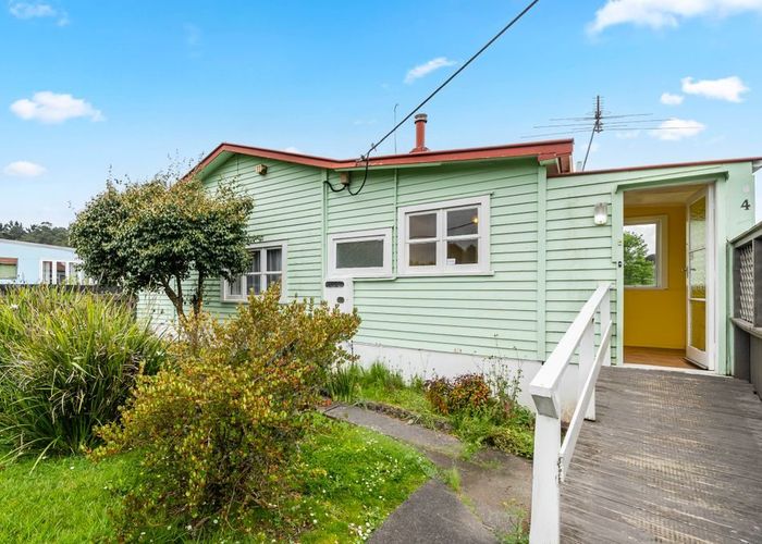  at 4 Woodglen Road, Glen Eden, Waitakere City, Auckland