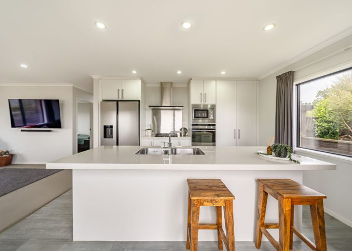  at 5 Mckenzie Way, Timberlea, Upper Hutt