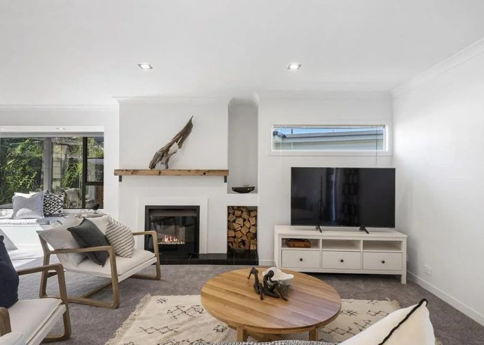  at 8 Bellcroft Place, Belmont, North Shore City, Auckland
